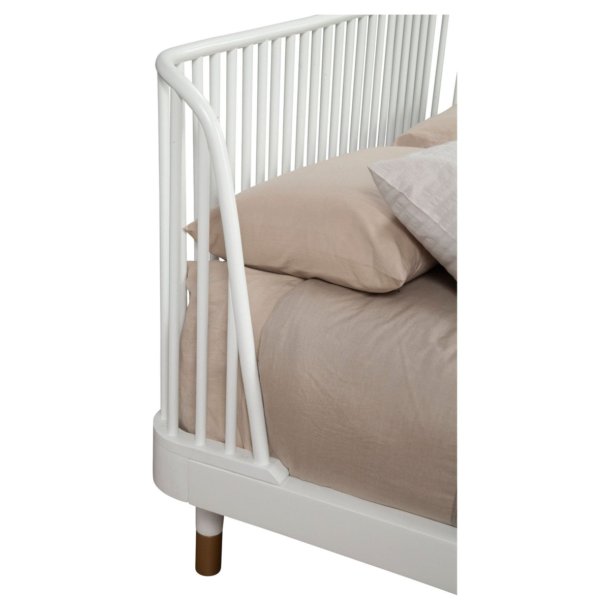 Madelyn Queen Slat Back Platform Bed